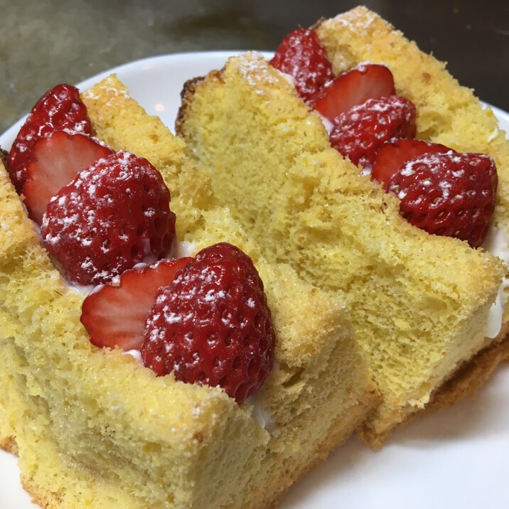 シフォンケーキのいちごサンド♪